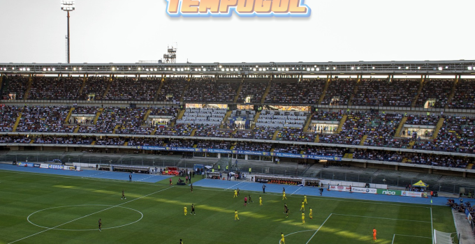 Fenerbahçe Başkanı Ali Koç açıklamalarda bulunuyor